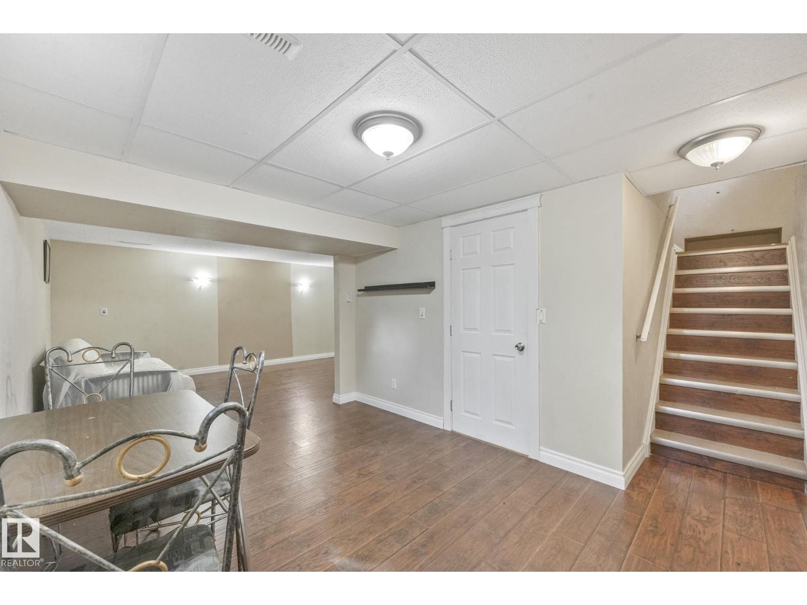 












14416 31 ST NW

,
Edmonton,




Alberta
T5Y1Y8

