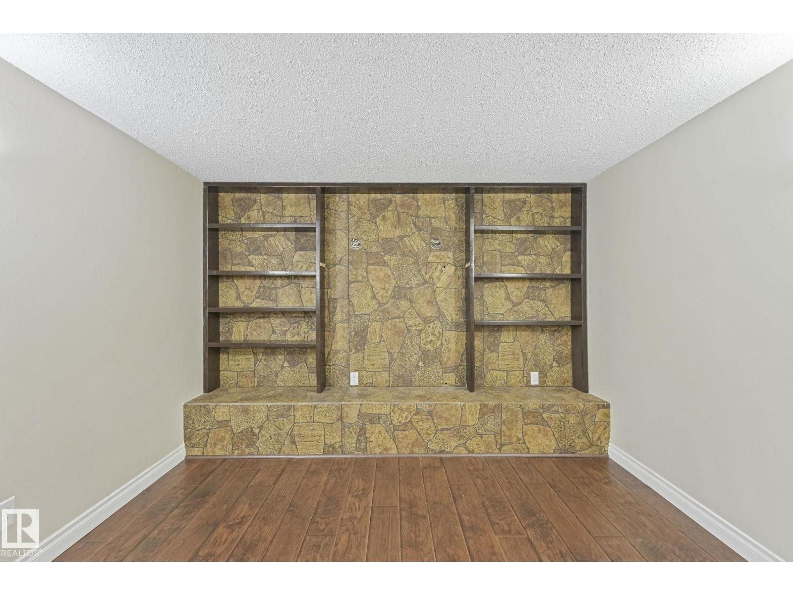 












14416 31 ST NW

,
Edmonton,




Alberta
T5Y1Y8

