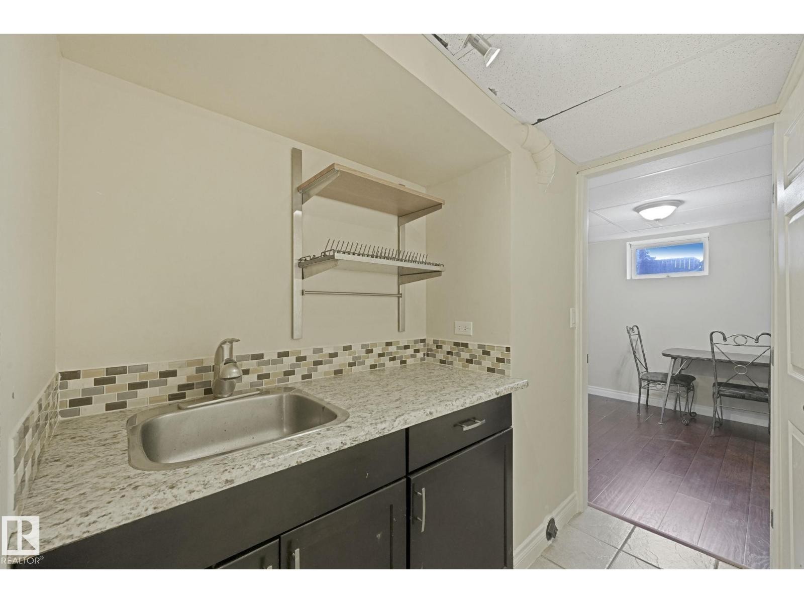 












14416 31 ST NW

,
Edmonton,




Alberta
T5Y1Y8

