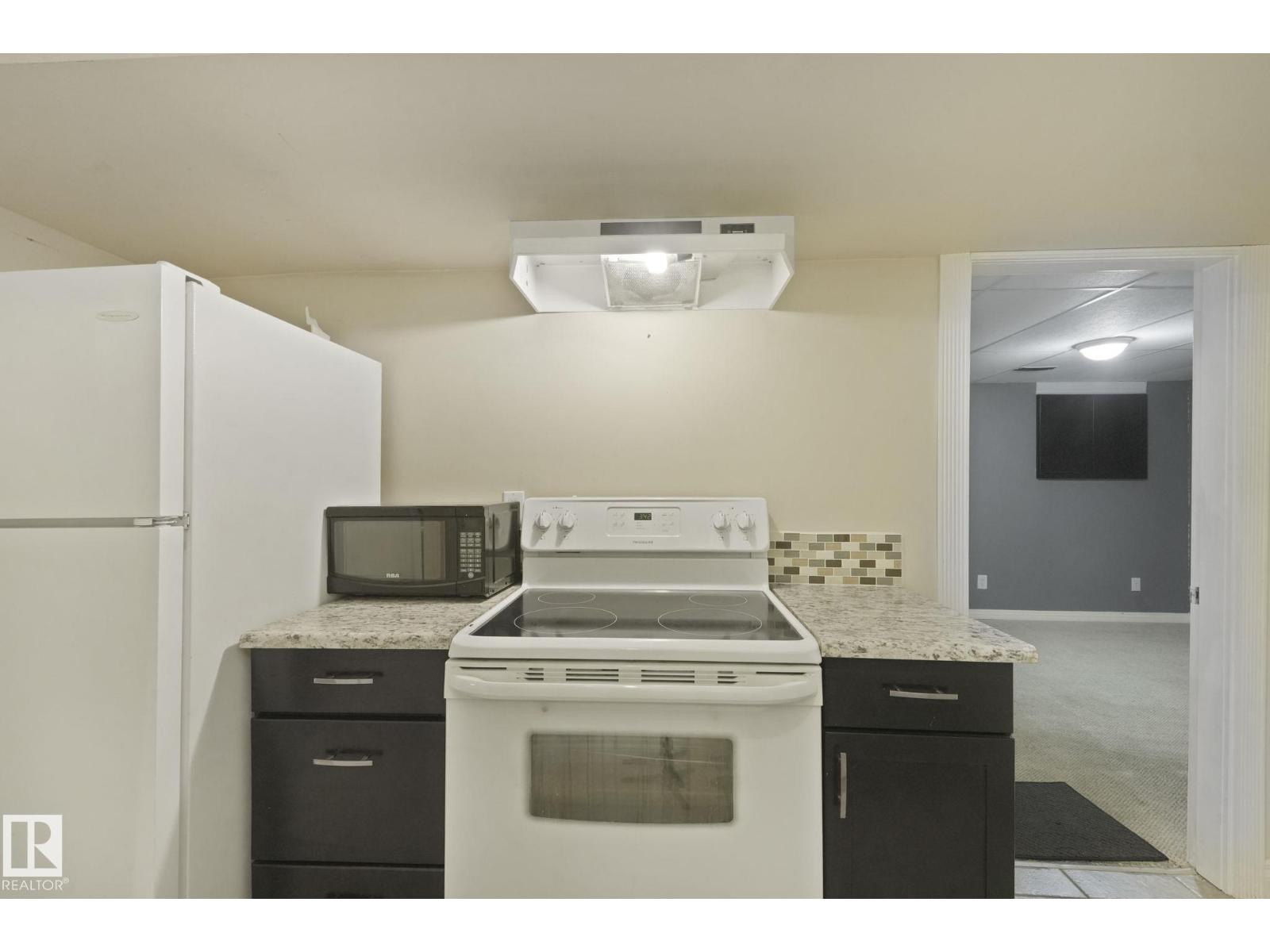 












14416 31 ST NW

,
Edmonton,




Alberta
T5Y1Y8

