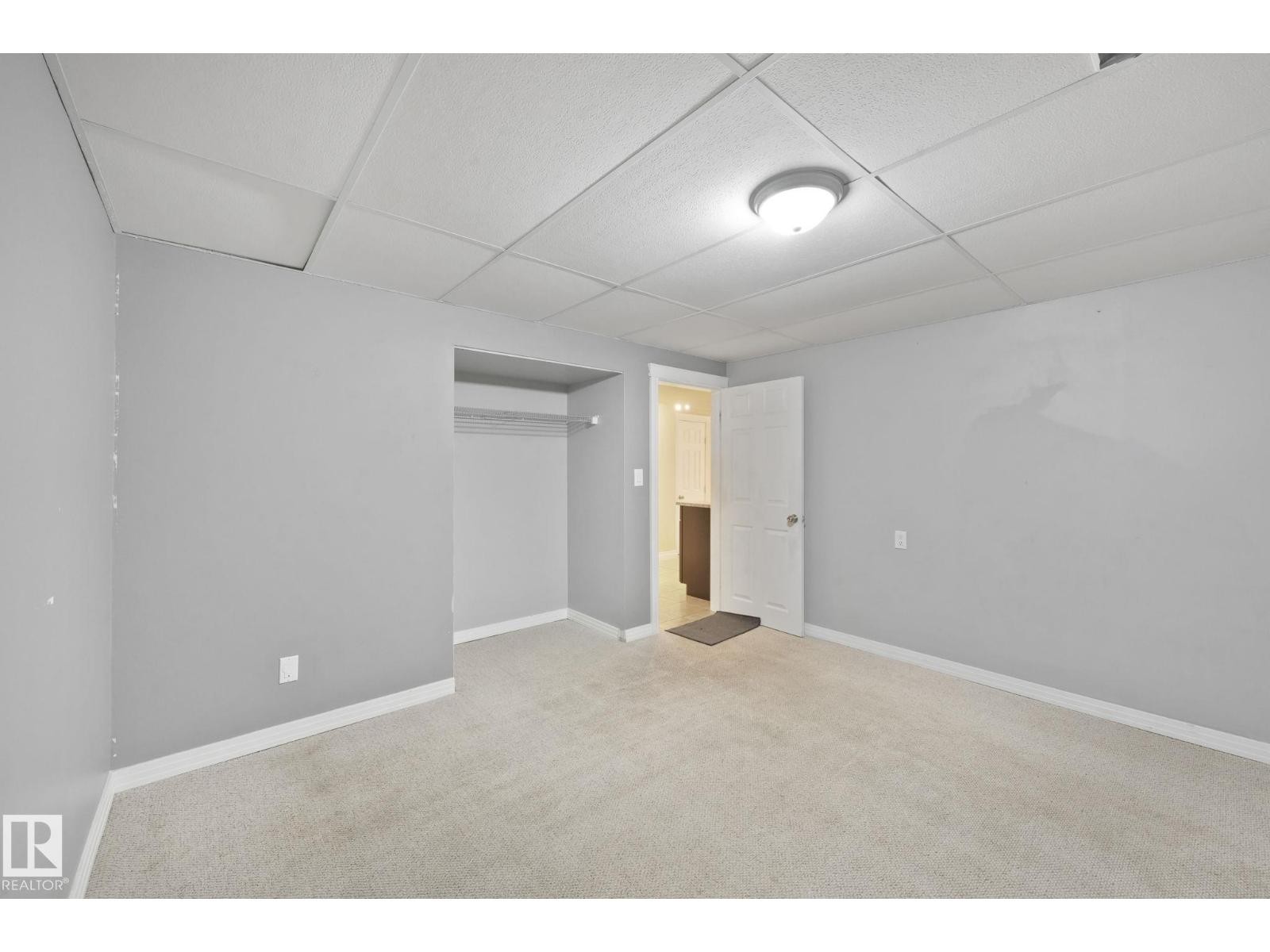 












14416 31 ST NW

,
Edmonton,




Alberta
T5Y1Y8

