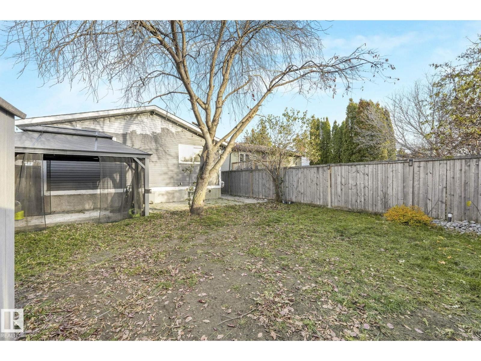 












14416 31 ST NW

,
Edmonton,




Alberta
T5Y1Y8

