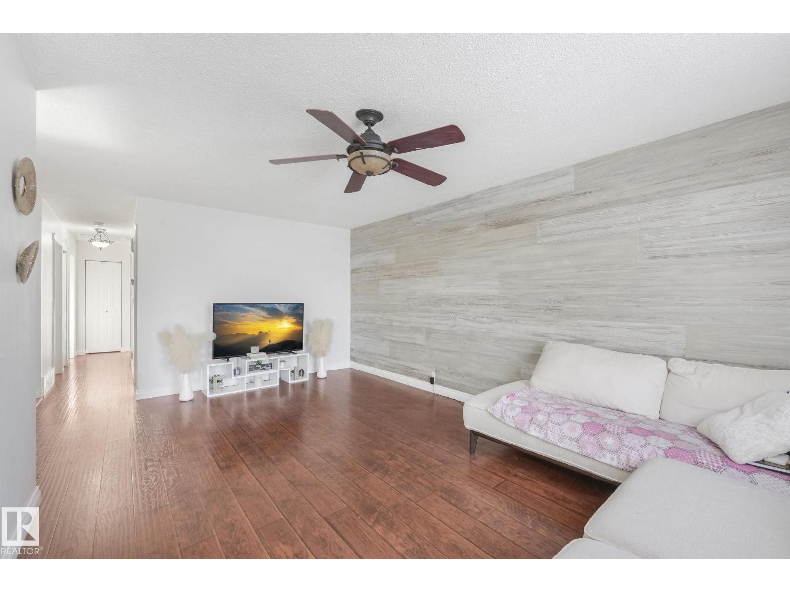 












14416 31 ST NW

,
Edmonton,




Alberta
T5Y1Y8

