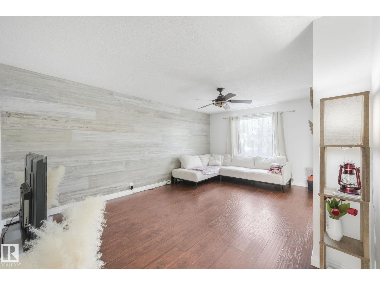 












14416 31 ST NW

,
Edmonton,




Alberta
T5Y1Y8

