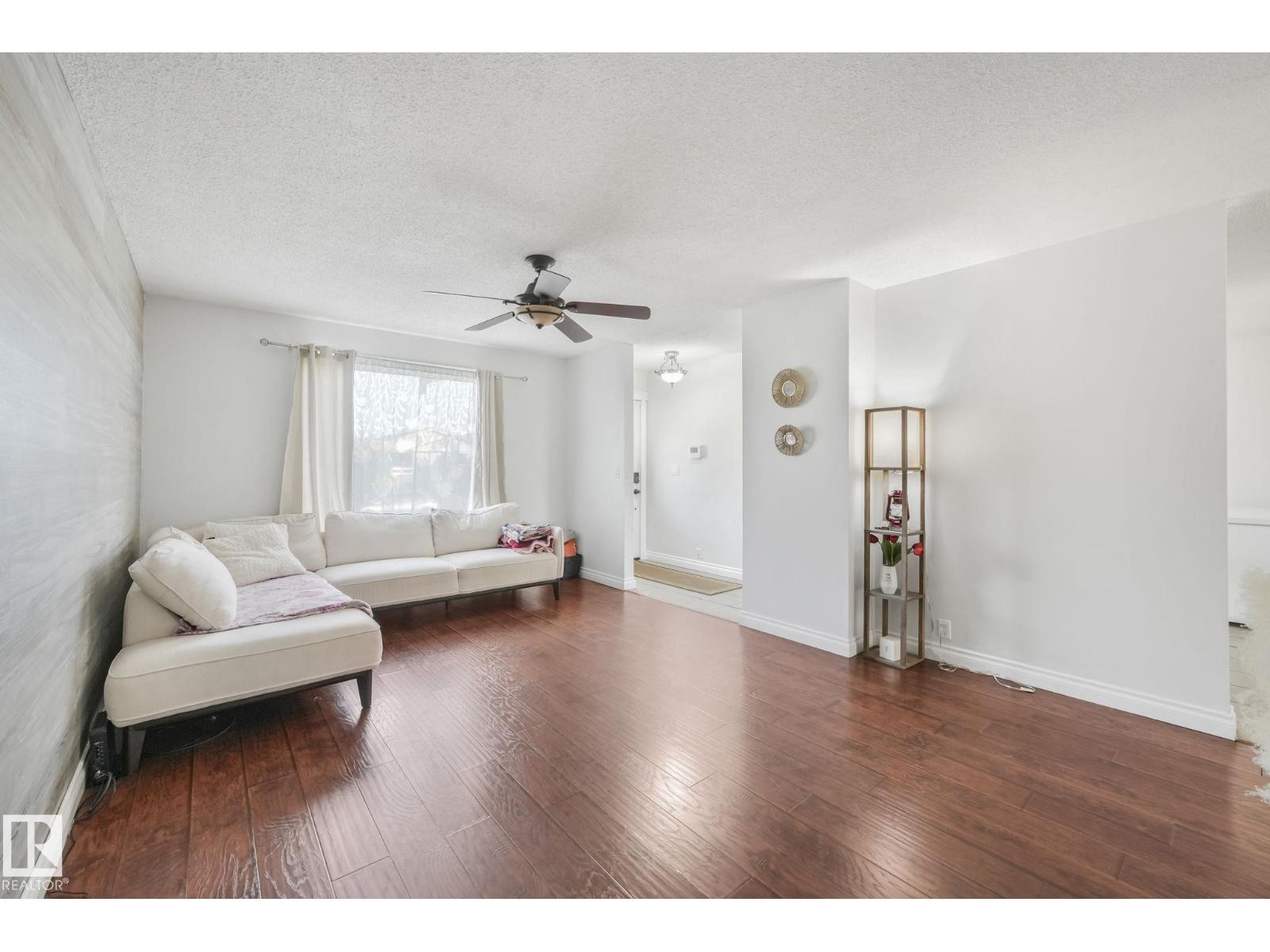 












14416 31 ST NW

,
Edmonton,




Alberta
T5Y1Y8

