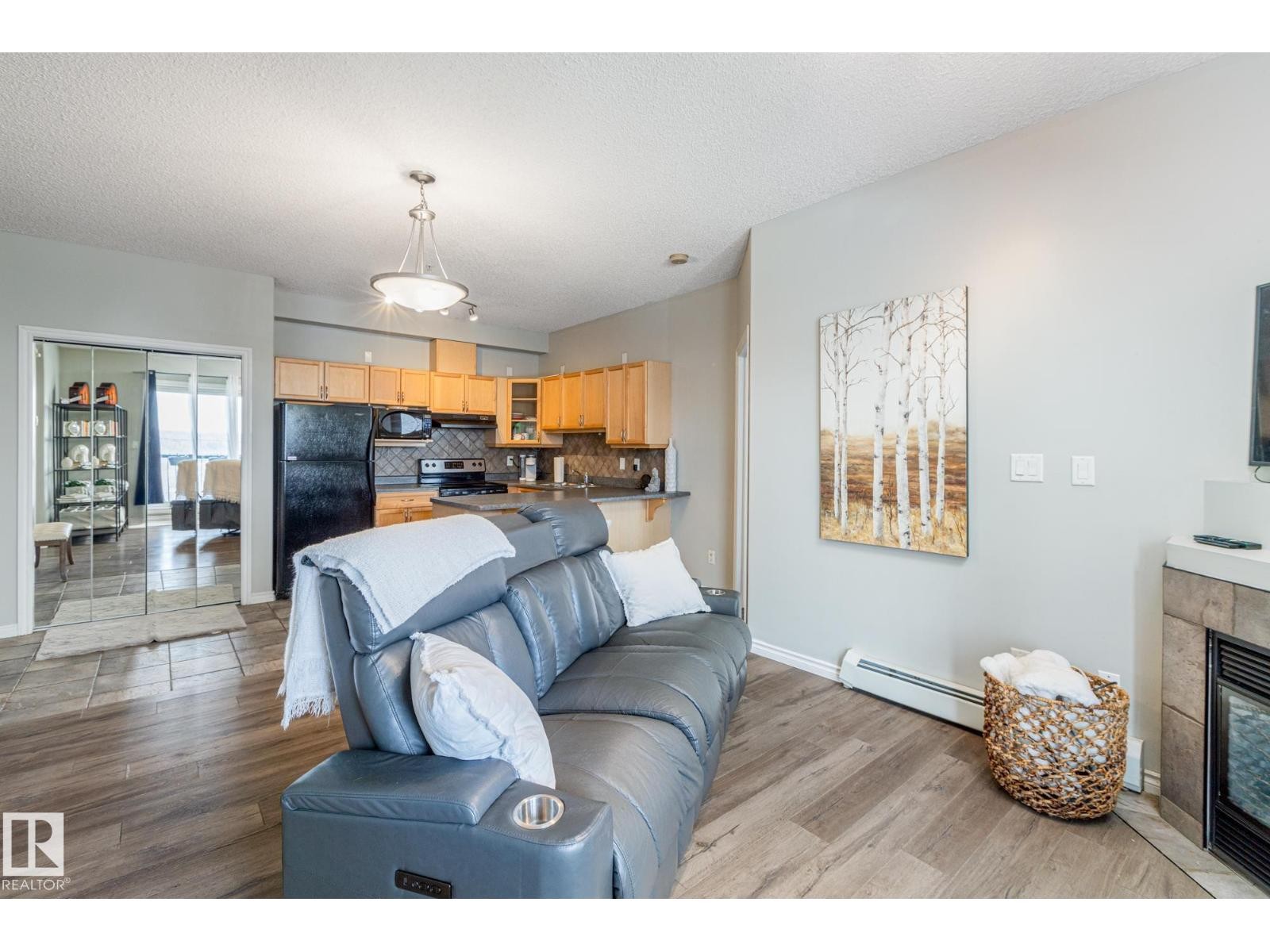 












#208 10118 95 ST NW

,
Edmonton,




Alberta
T5H4R6

