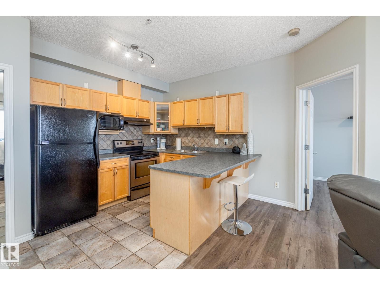 












#208 10118 95 ST NW

,
Edmonton,




Alberta
T5H4R6

