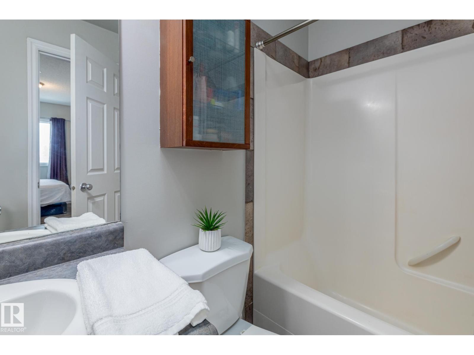 












#208 10118 95 ST NW

,
Edmonton,




Alberta
T5H4R6

