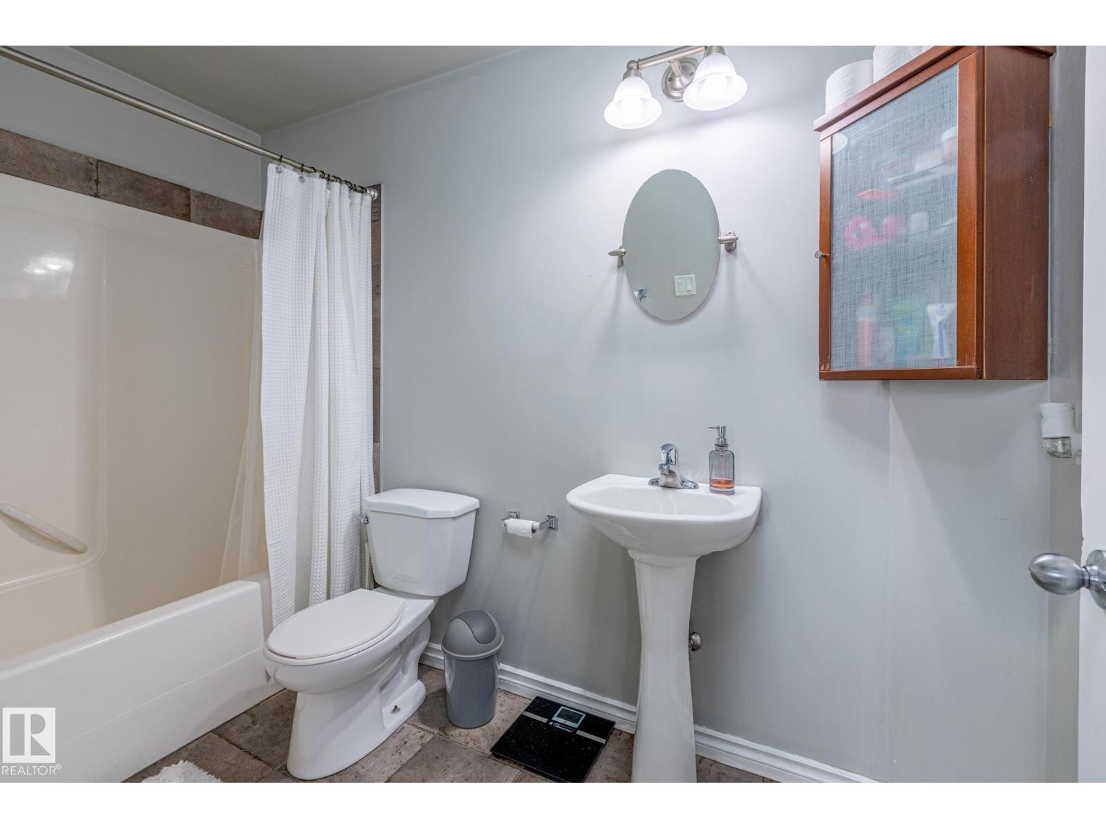 












#208 10118 95 ST NW

,
Edmonton,




Alberta
T5H4R6

