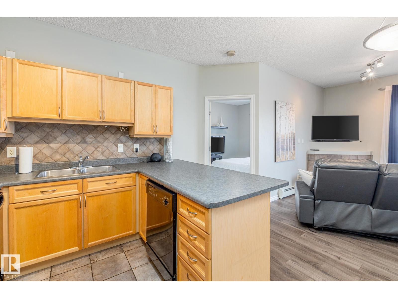 












#208 10118 95 ST NW

,
Edmonton,




Alberta
T5H4R6

