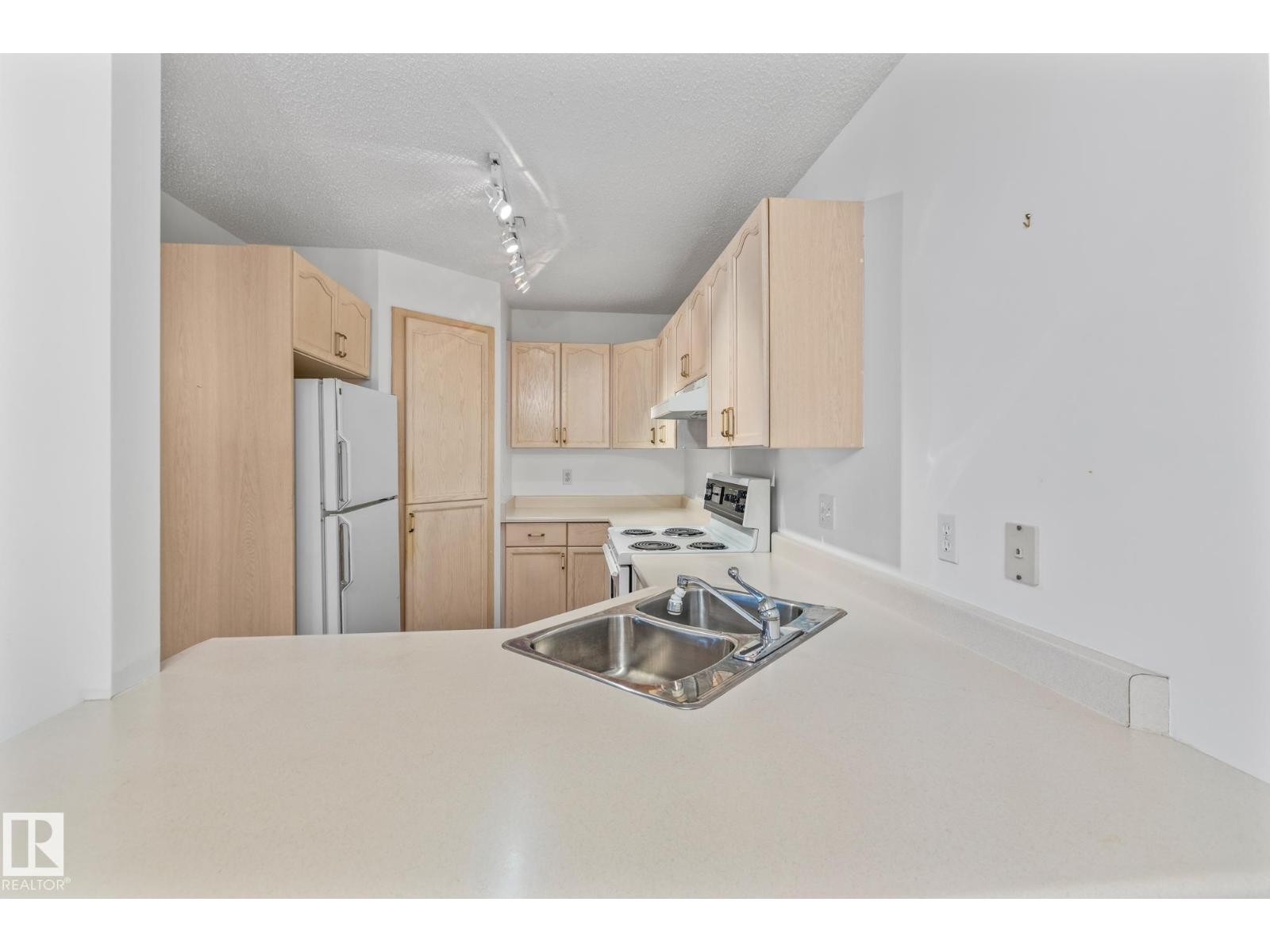 












#104 45 GERVAIS RD

,
St. Albert,




Alberta
T8N6H7

