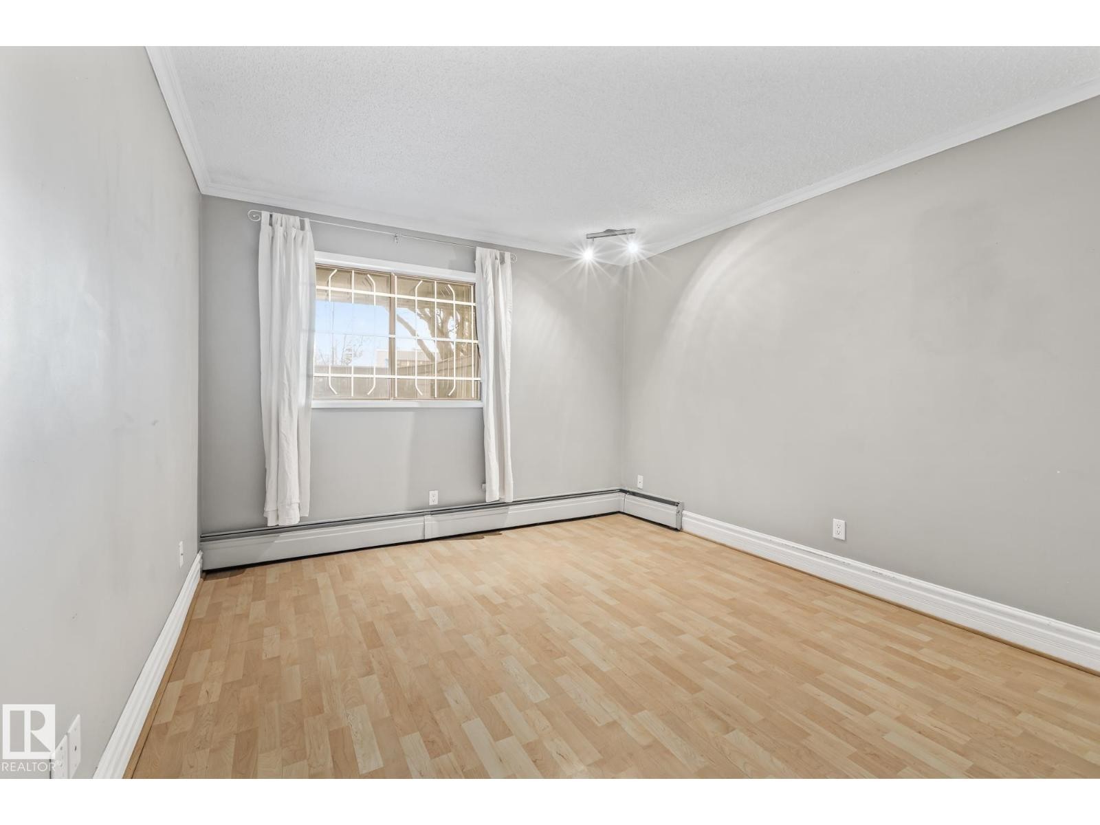 












#G7 10148 118 ST NW

,
Edmonton,




Alberta
T5K1Y4

