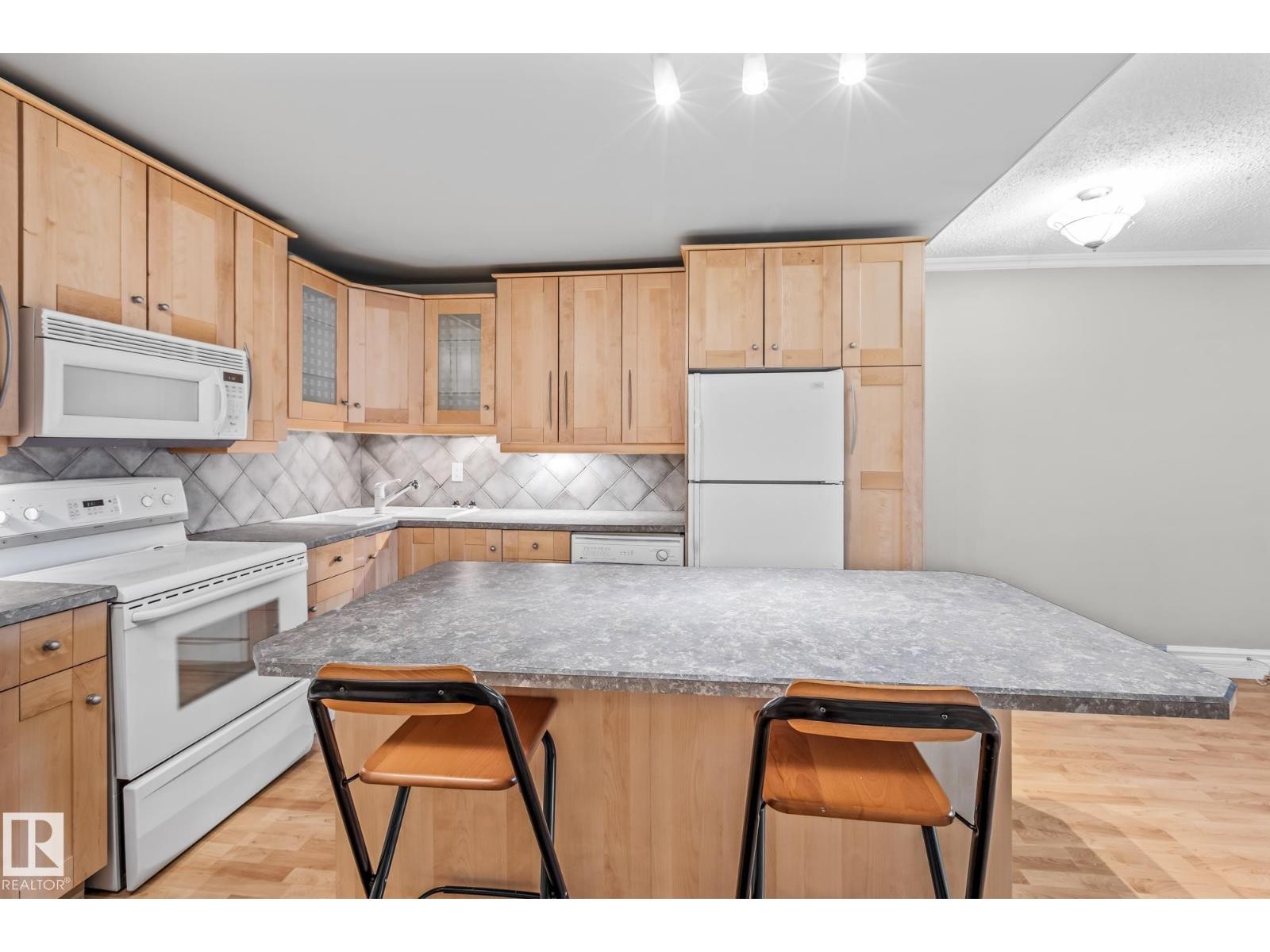 












#G7 10148 118 ST NW

,
Edmonton,




Alberta
T5K1Y4

