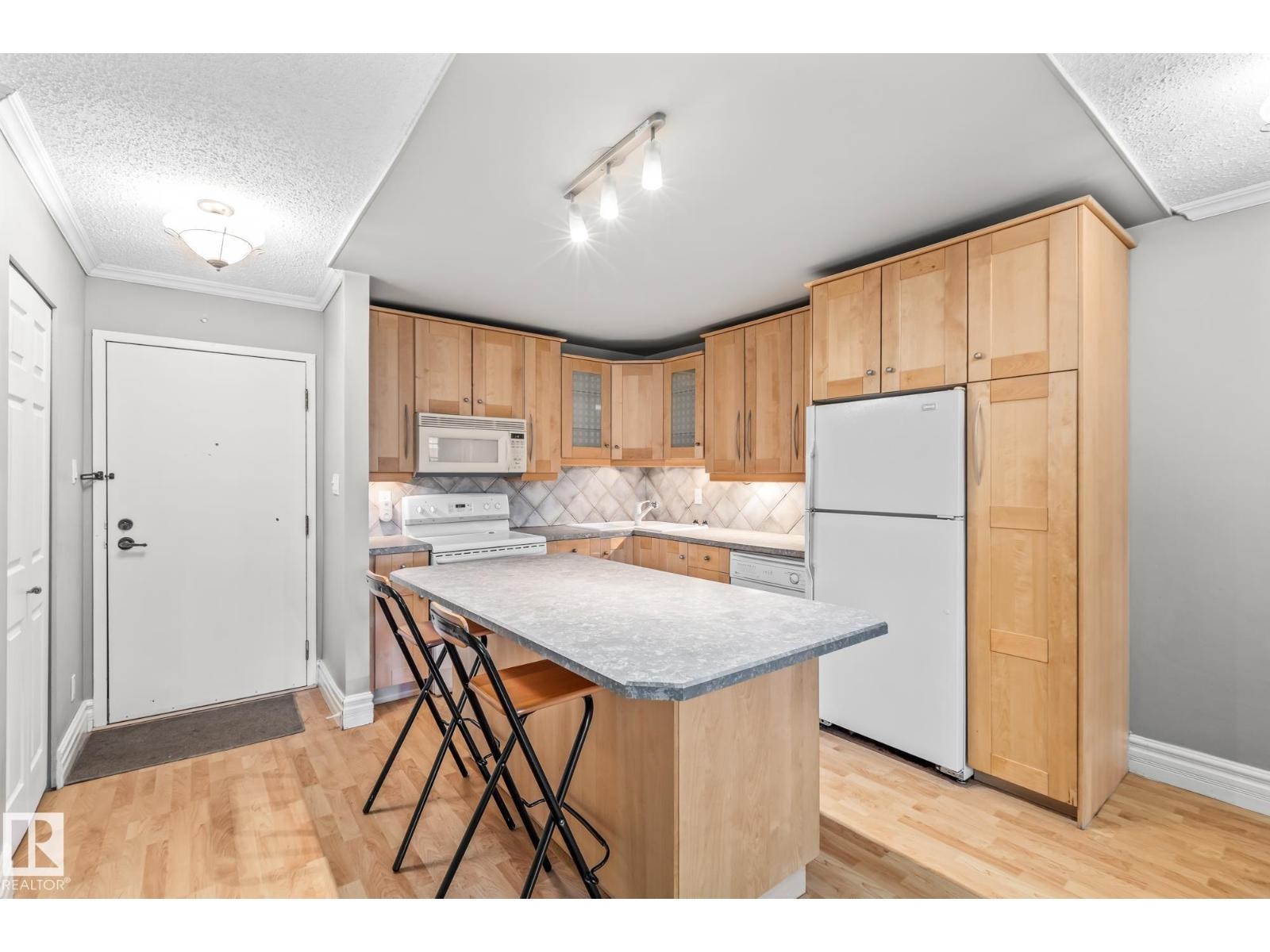 












#G7 10148 118 ST NW

,
Edmonton,




Alberta
T5K1Y4

