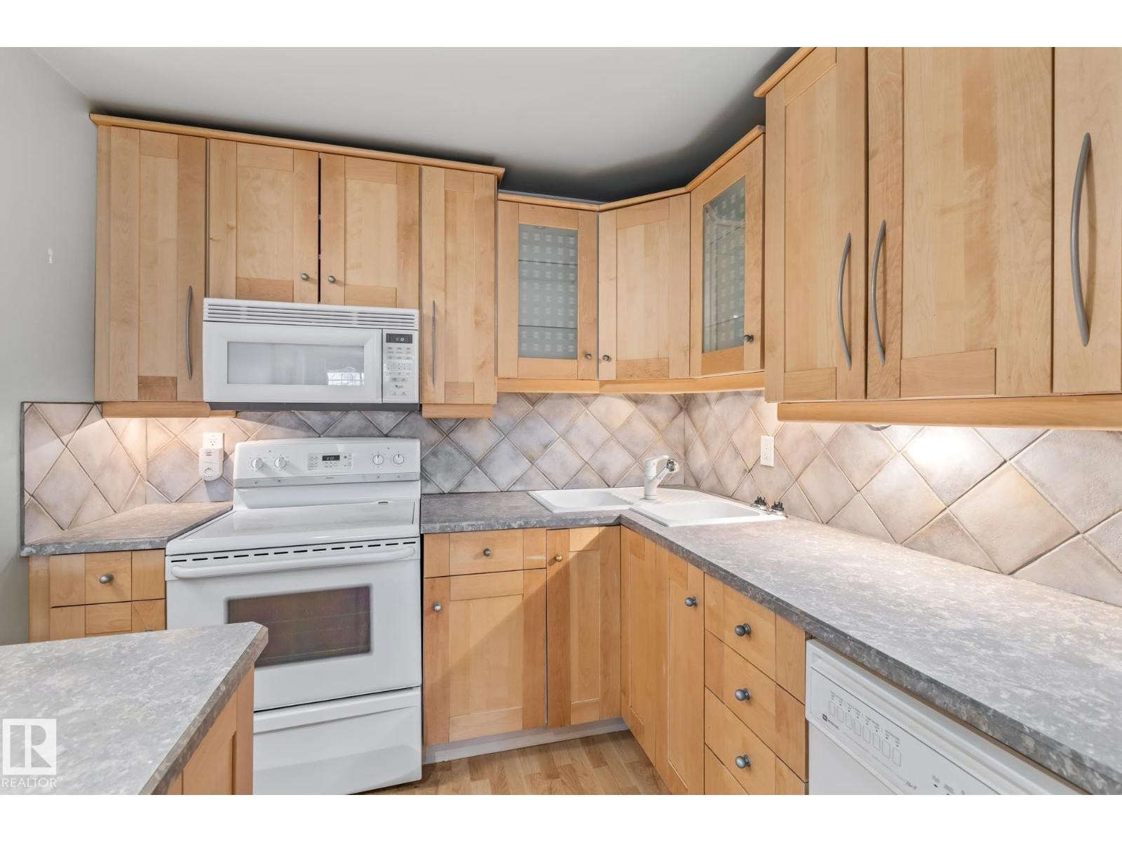 












#G7 10148 118 ST NW

,
Edmonton,




Alberta
T5K1Y4

