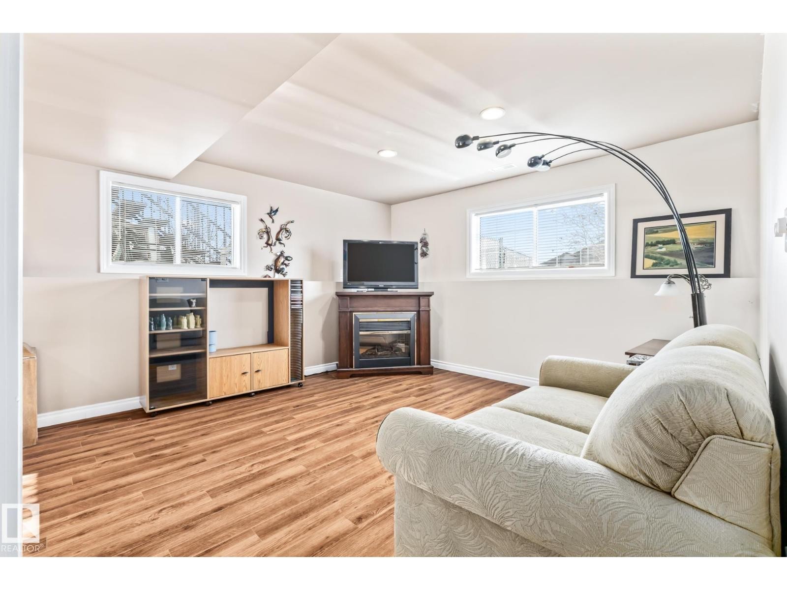 












4701 49 ST

,
Legal,




Alberta
T0G1L0

