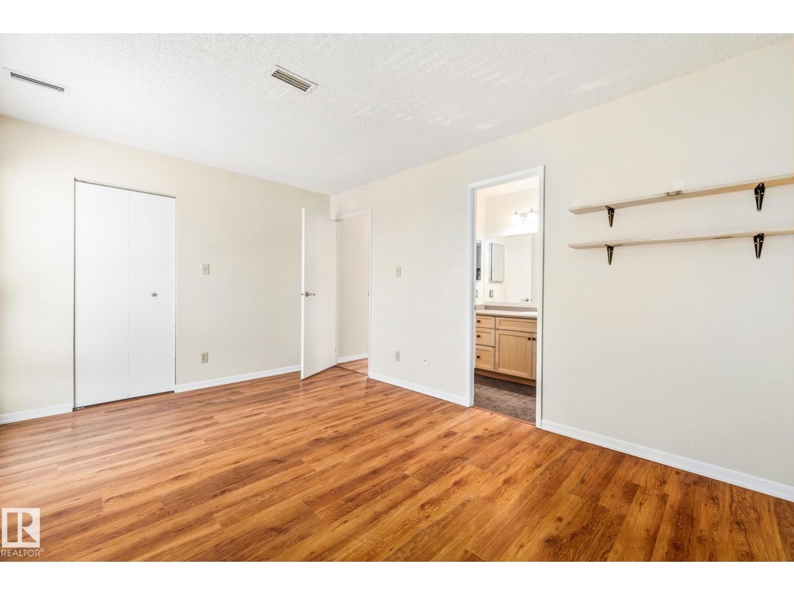 












#136 70 WOODLANDS RD

,
St. Albert,




Alberta
T8N5H4

