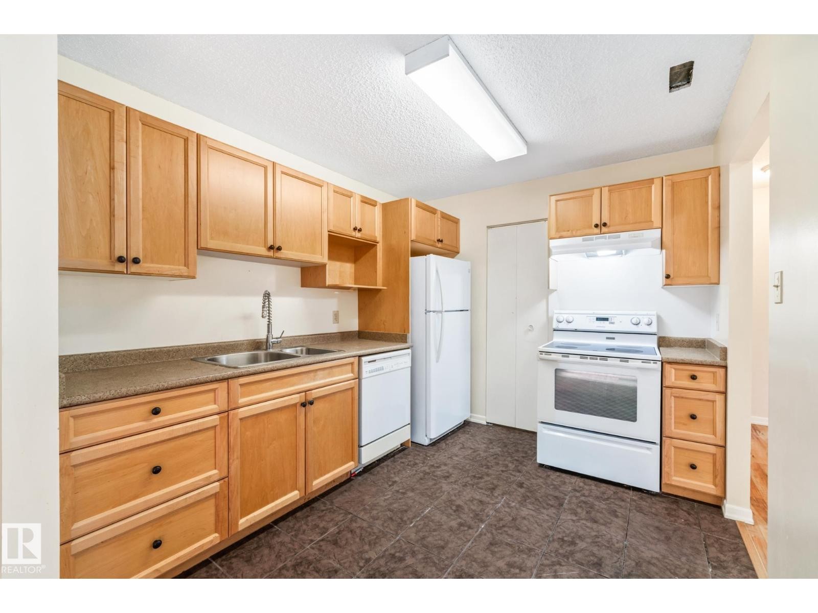 












#136 70 WOODLANDS RD

,
St. Albert,




Alberta
T8N5H4

