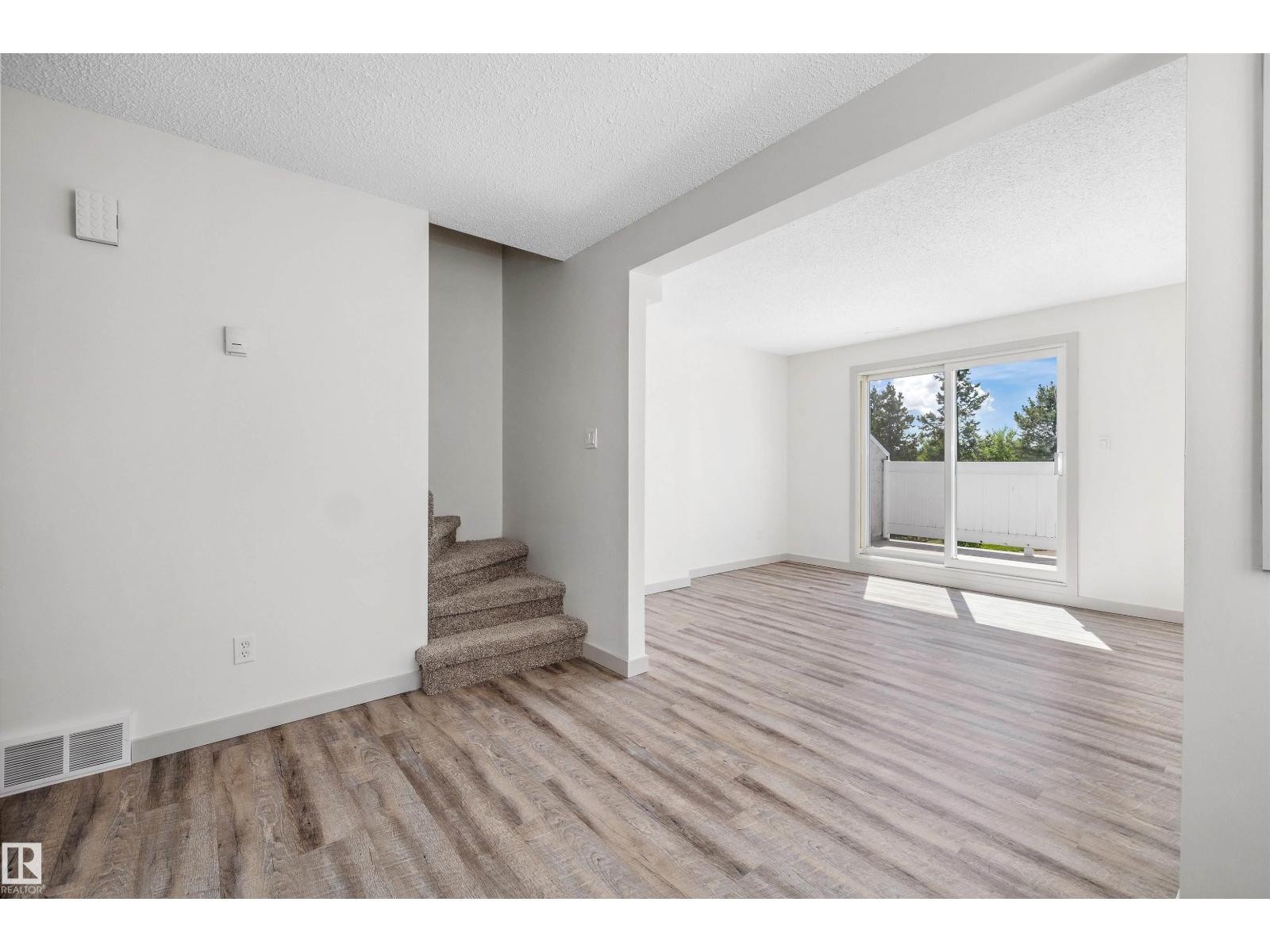 












189 LANCASTER TC NW

,
Edmonton,




Alberta
T5X5T2

