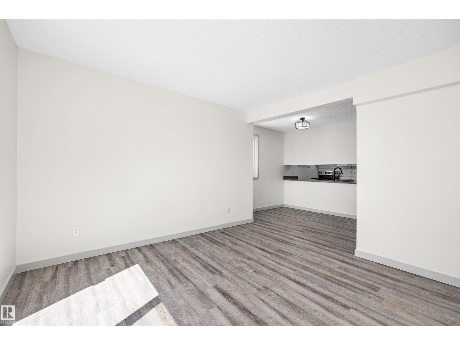 












189 LANCASTER TC NW

,
Edmonton,




Alberta
T5X5T2

