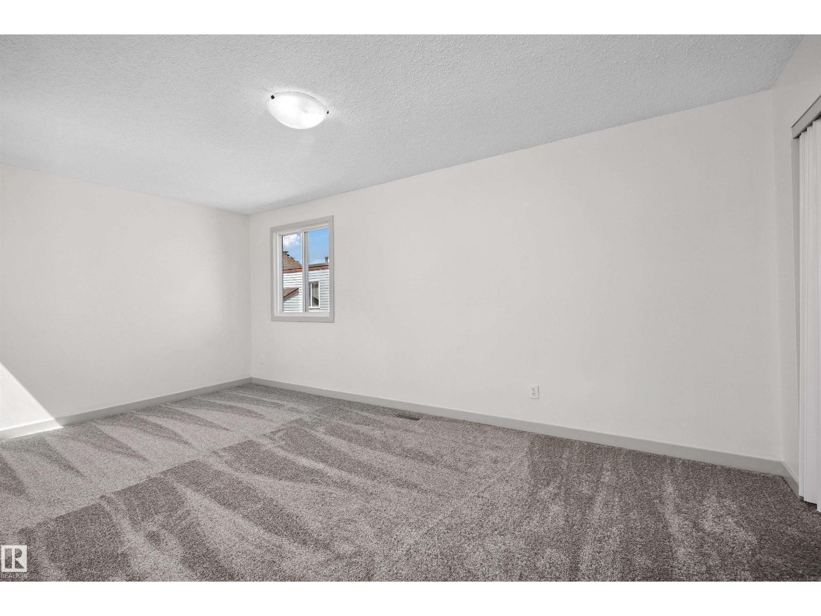 












189 LANCASTER TC NW

,
Edmonton,




Alberta
T5X5T2

