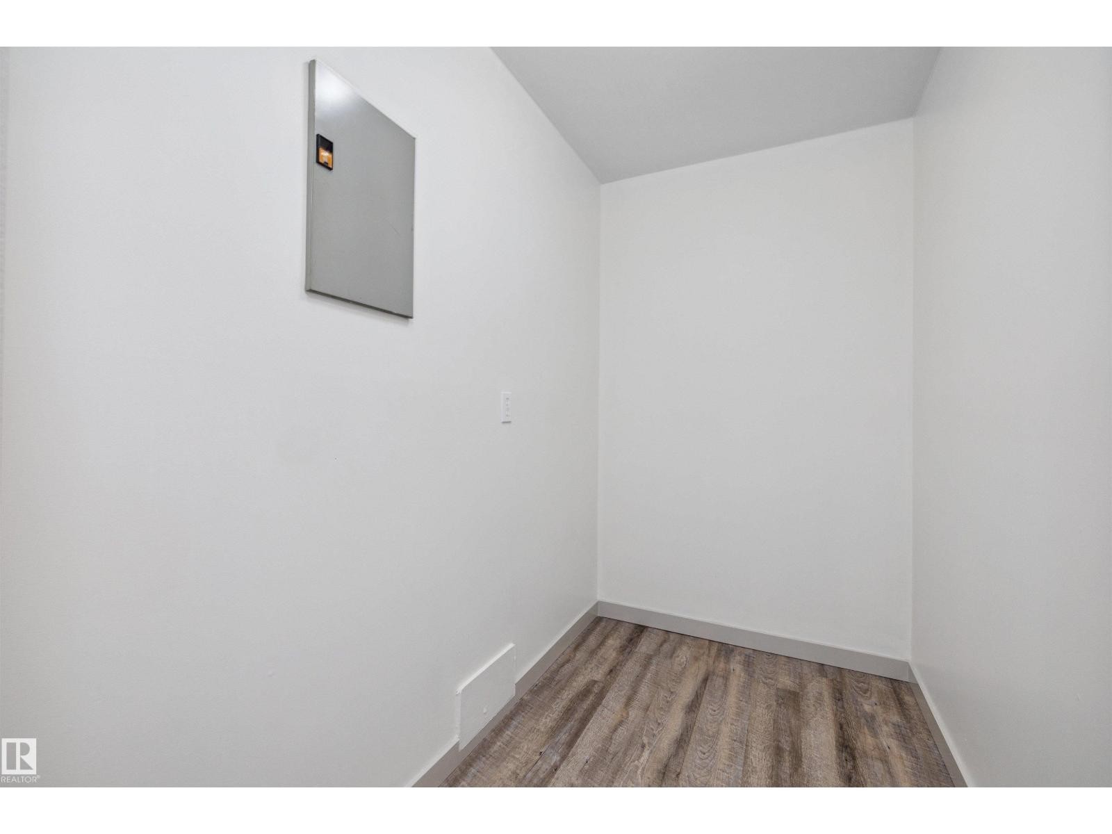 












189 LANCASTER TC NW

,
Edmonton,




Alberta
T5X5T2

