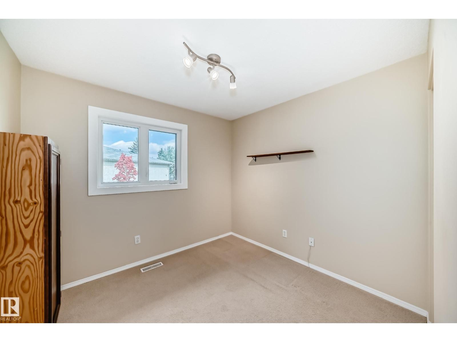 












9126 Garden RD

,
St. Albert,




Alberta
T8N5N3

