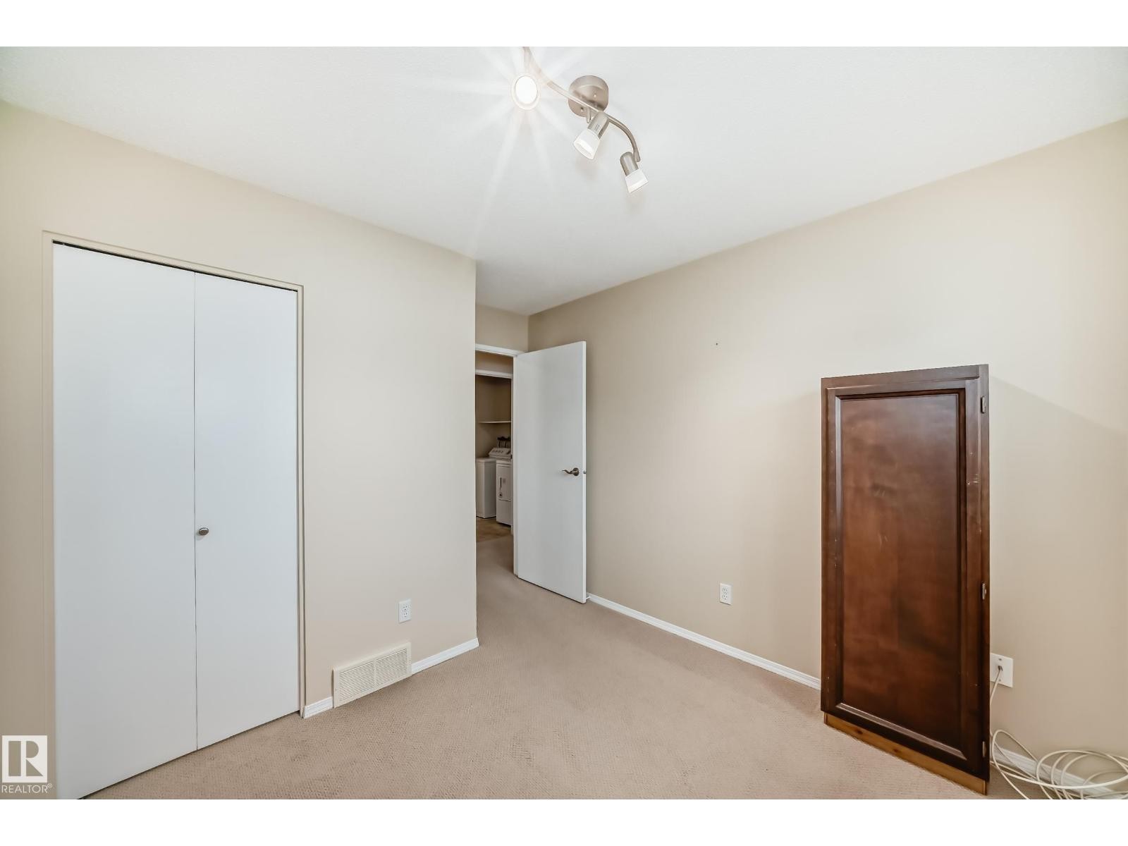 












9126 Garden RD

,
St. Albert,




Alberta
T8N5N3

