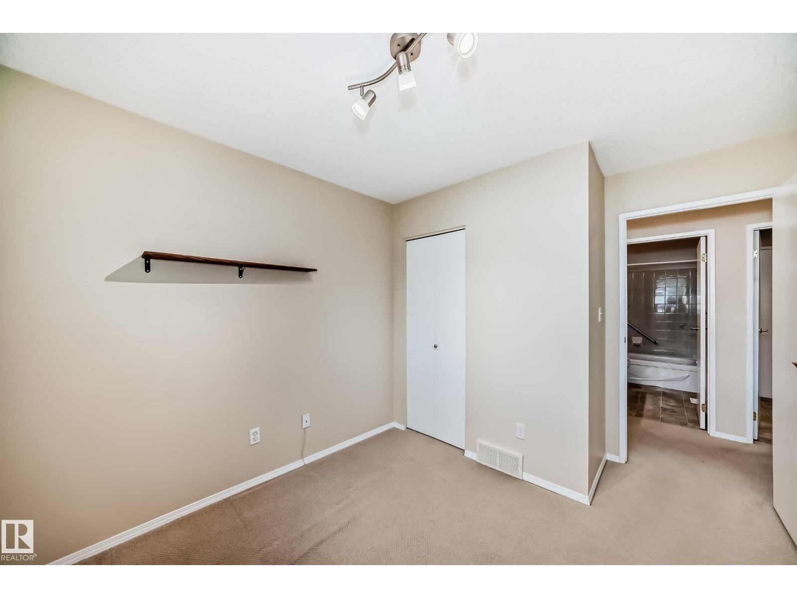 












9126 Garden RD

,
St. Albert,




Alberta
T8N5N3

