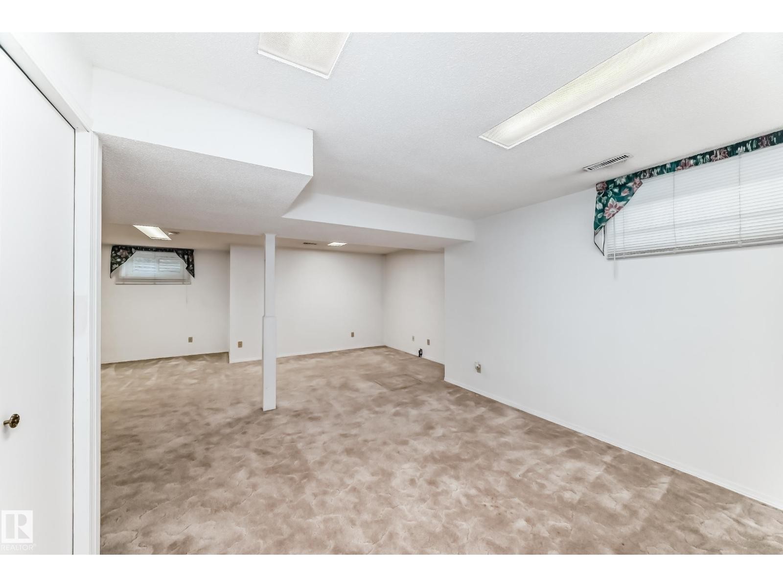 












9126 Garden RD

,
St. Albert,




Alberta
T8N5N3

