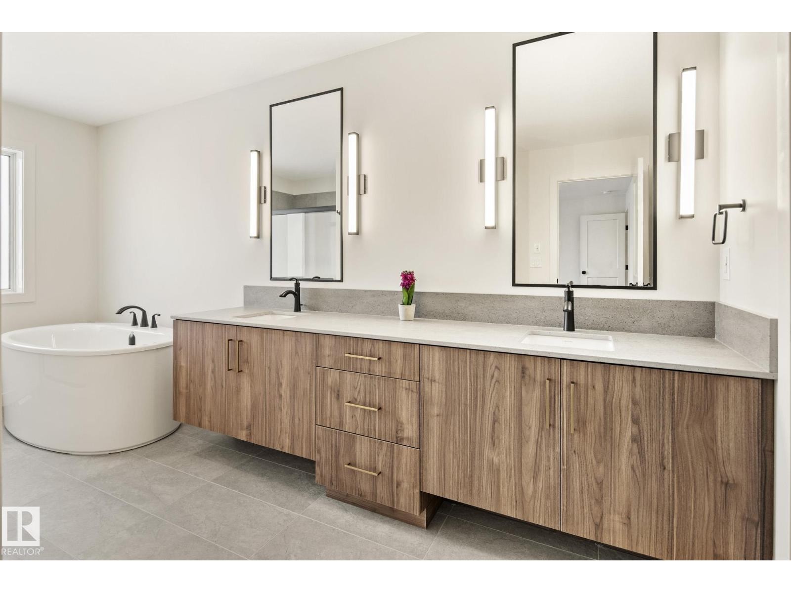 












10 PRESCOTT BV

,
Spruce Grove,




Alberta
T7X0R5

