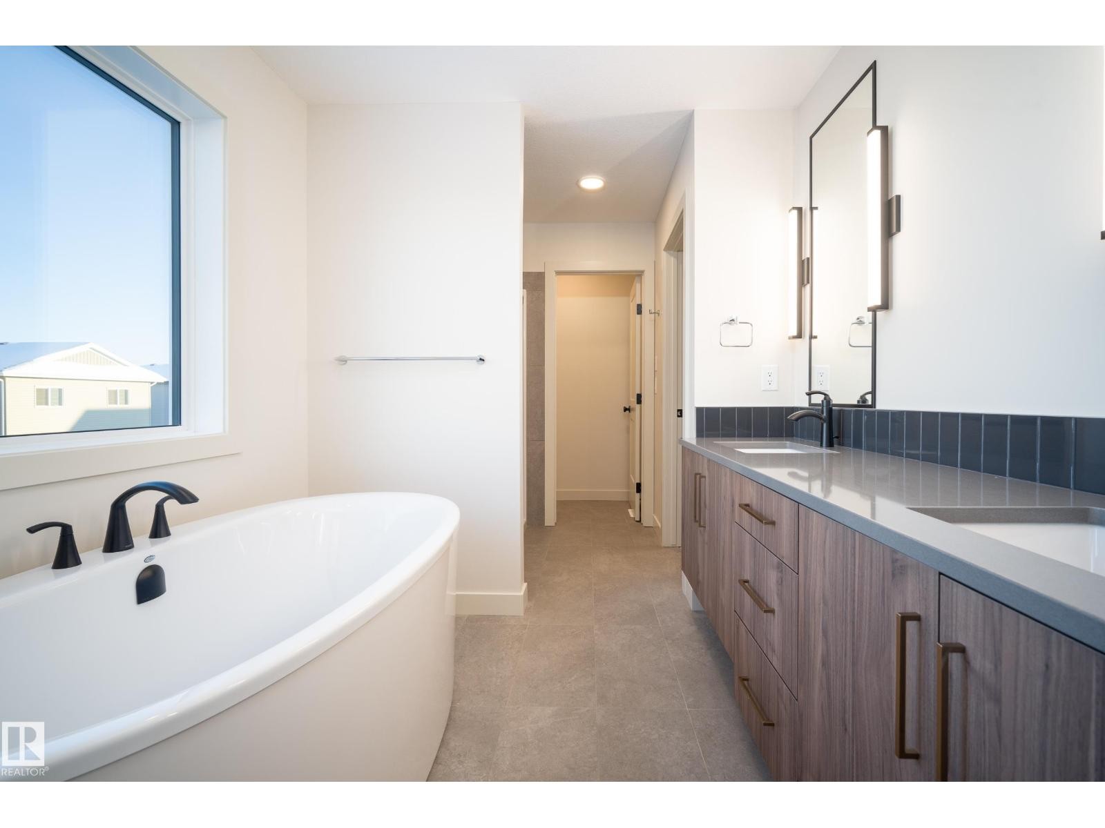 












10 PRESCOTT BV

,
Spruce Grove,




Alberta
T7X0R5

