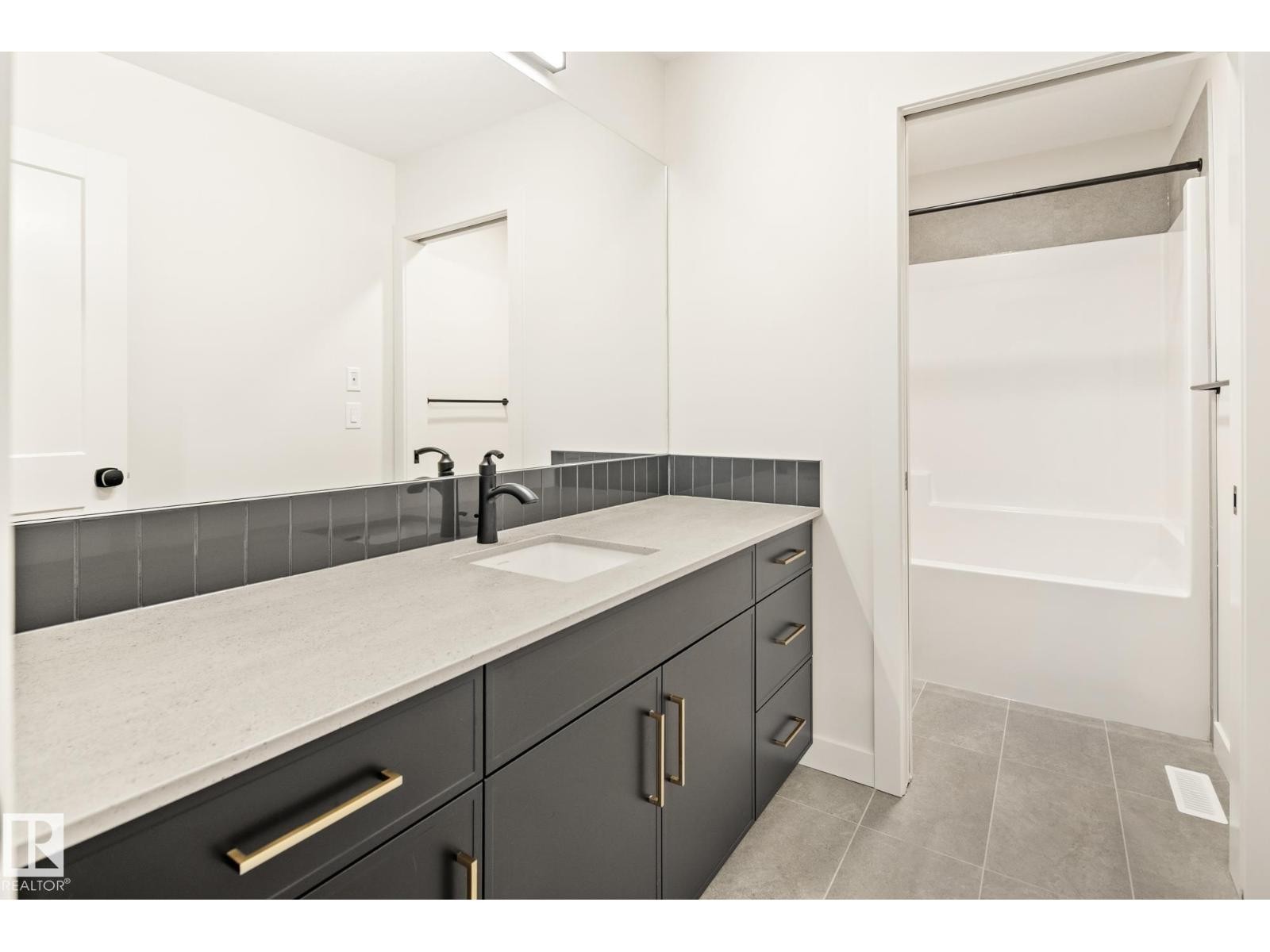 












10 PRESCOTT BV

,
Spruce Grove,




Alberta
T7X0R5

