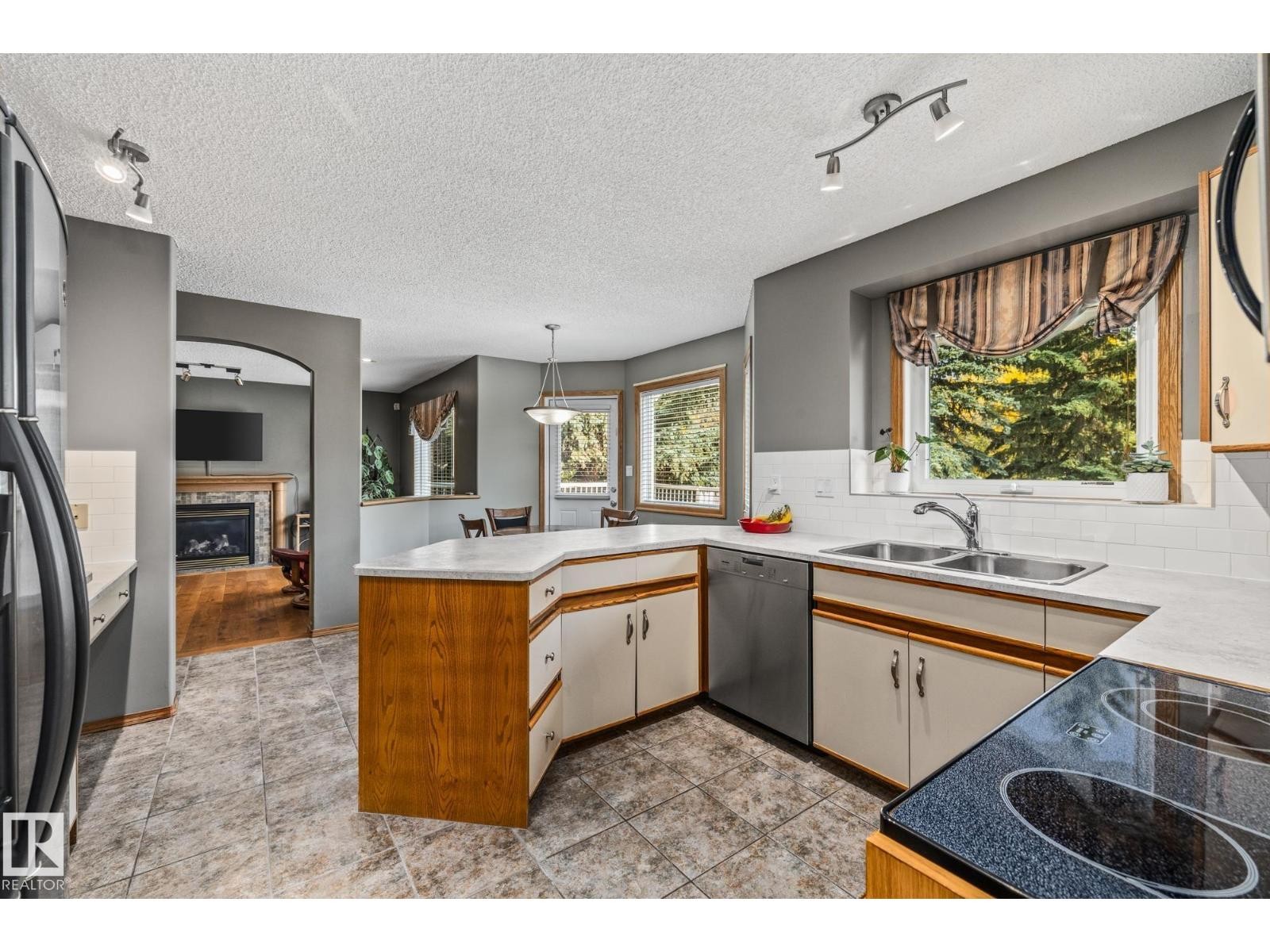 












3 HARNOIS PL

,
St. Albert,




Alberta
T8N5R2

