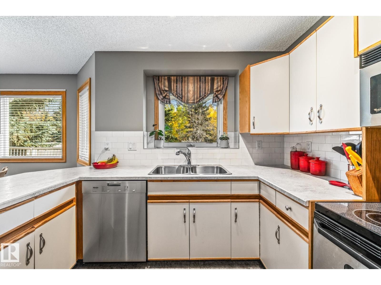 












3 HARNOIS PL

,
St. Albert,




Alberta
T8N5R2

