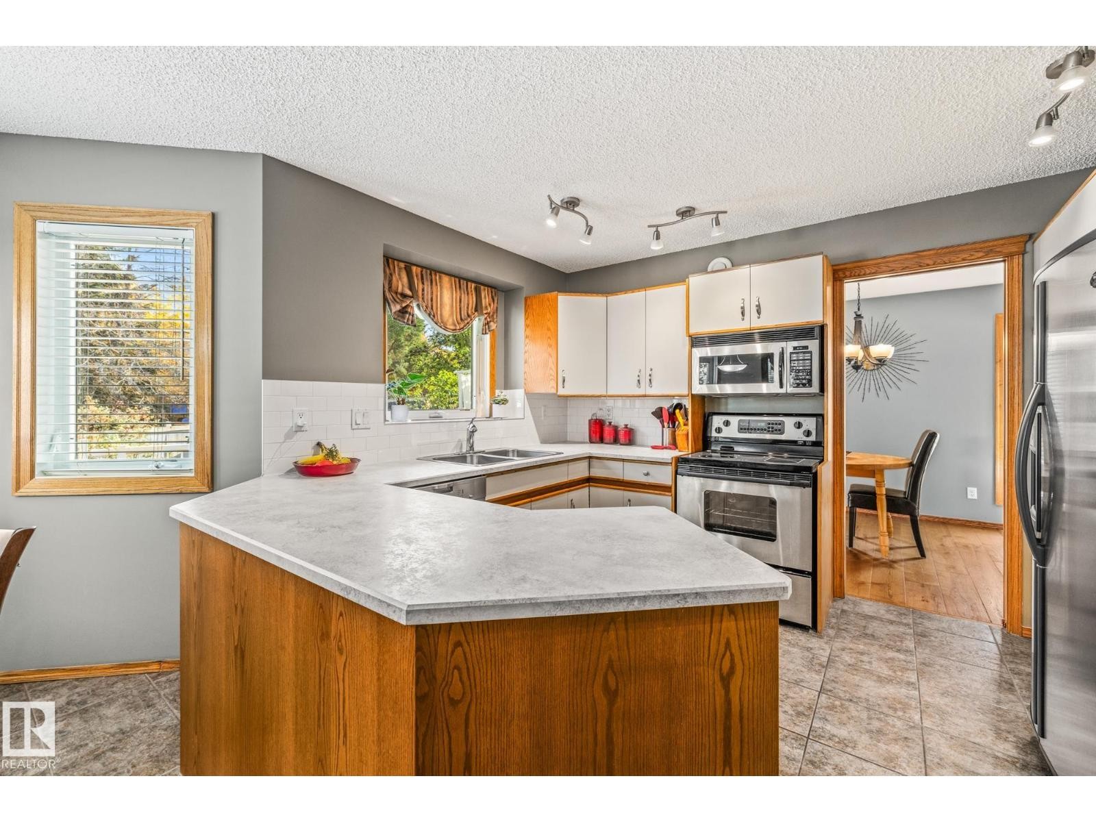 












3 HARNOIS PL

,
St. Albert,




Alberta
T8N5R2

