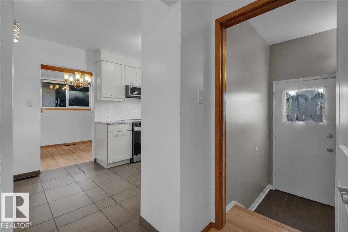 












11739 39 AV NW

,
Edmonton,




Alberta
T6J0M8

