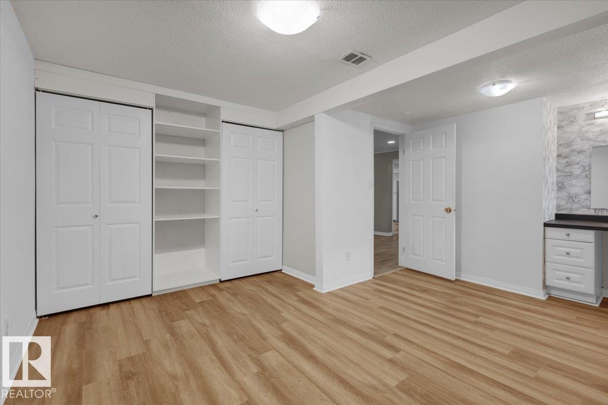 












11739 39 AV NW

,
Edmonton,




Alberta
T6J0M8


