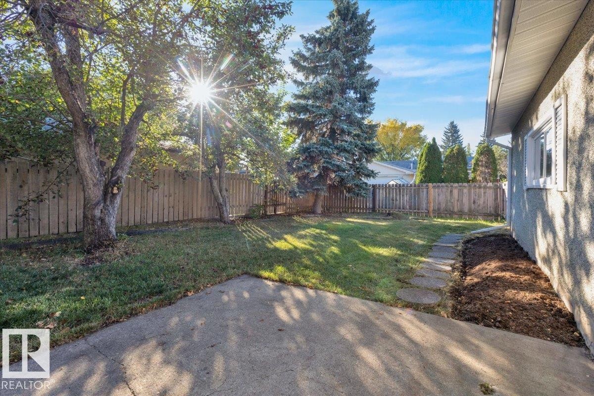 












11739 39 AV NW

,
Edmonton,




Alberta
T6J0M8

