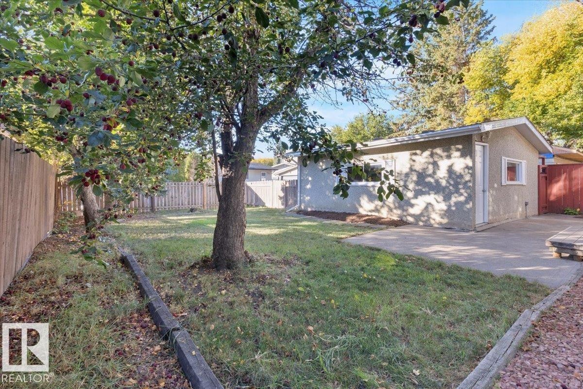 












11739 39 AV NW

,
Edmonton,




Alberta
T6J0M8

