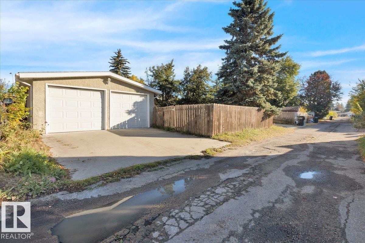 












11739 39 AV NW

,
Edmonton,




Alberta
T6J0M8


