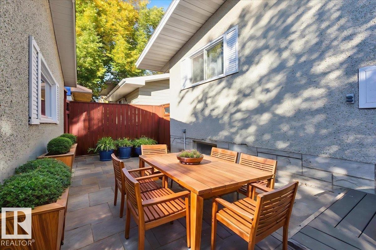 












11739 39 AV NW

,
Edmonton,




Alberta
T6J0M8

