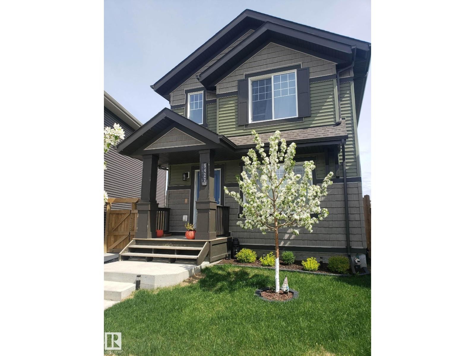 












5422 CRABAPPLE LO SW

,
Edmonton,




Alberta
T6X1S5

