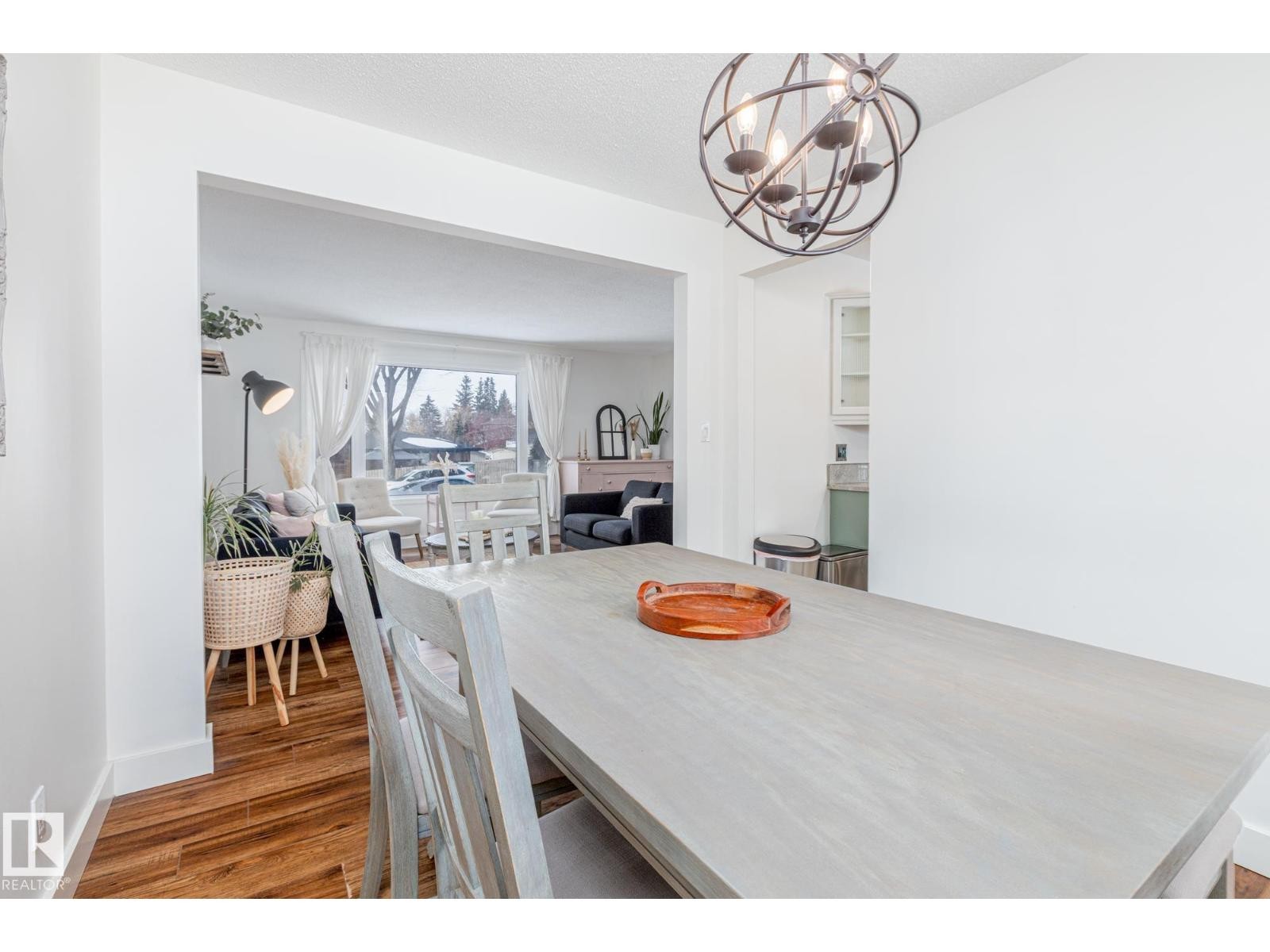 












25 BROADVIEW CR

,
St. Albert,




Alberta
T8N0B1

