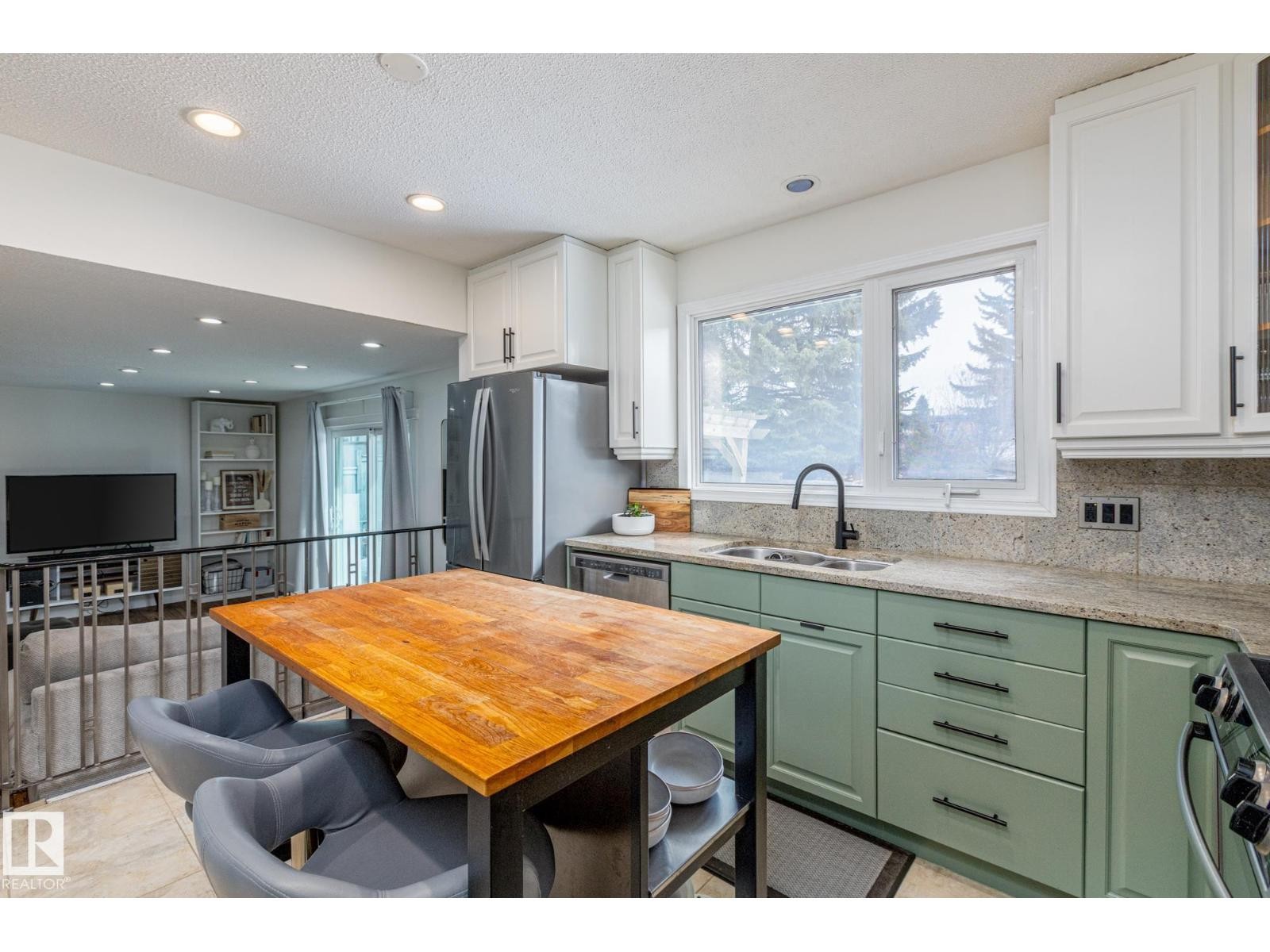 












25 BROADVIEW CR

,
St. Albert,




Alberta
T8N0B1

