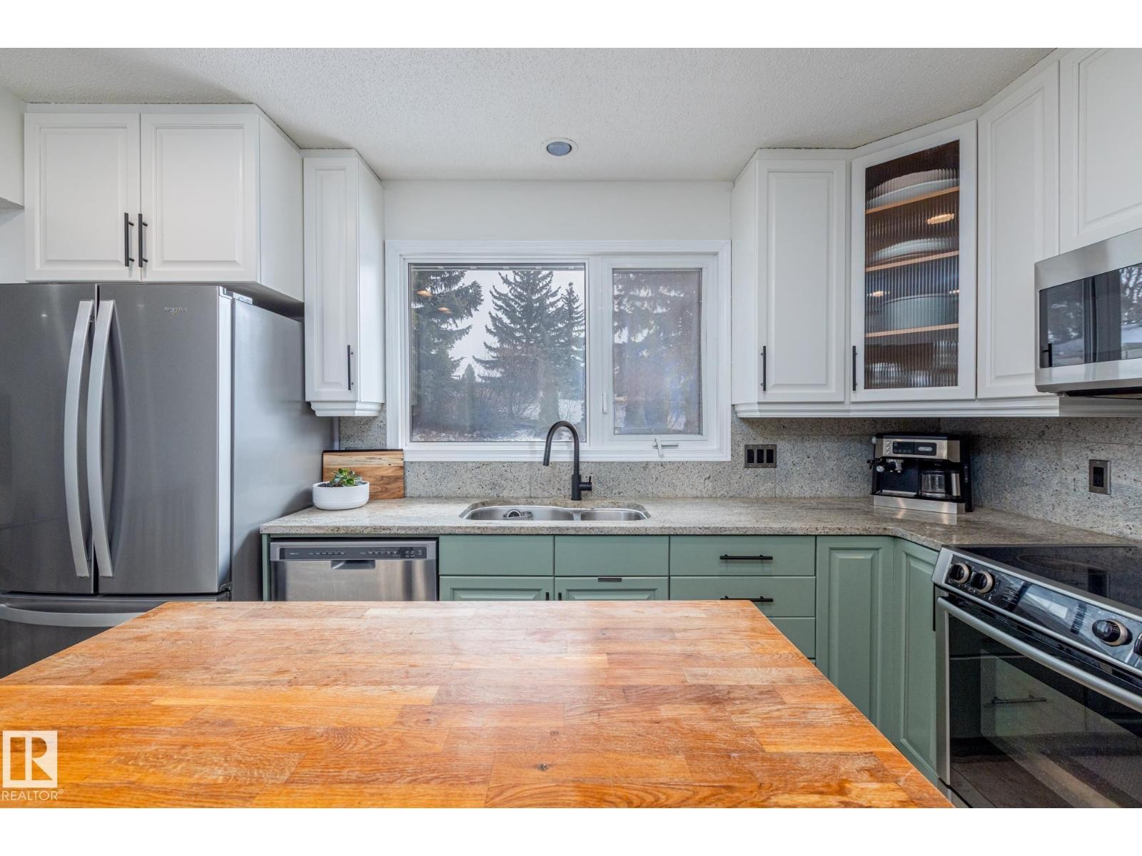 












25 BROADVIEW CR

,
St. Albert,




Alberta
T8N0B1

