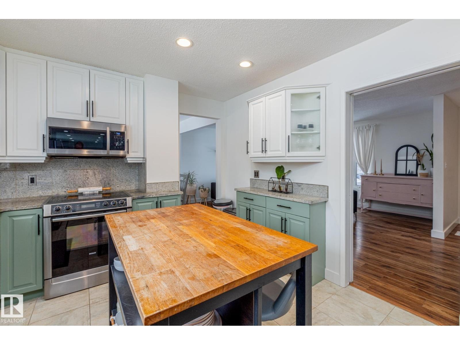 












25 BROADVIEW CR

,
St. Albert,




Alberta
T8N0B1

