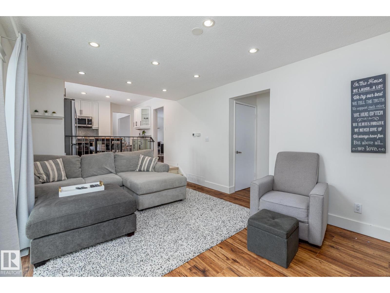 












25 BROADVIEW CR

,
St. Albert,




Alberta
T8N0B1

