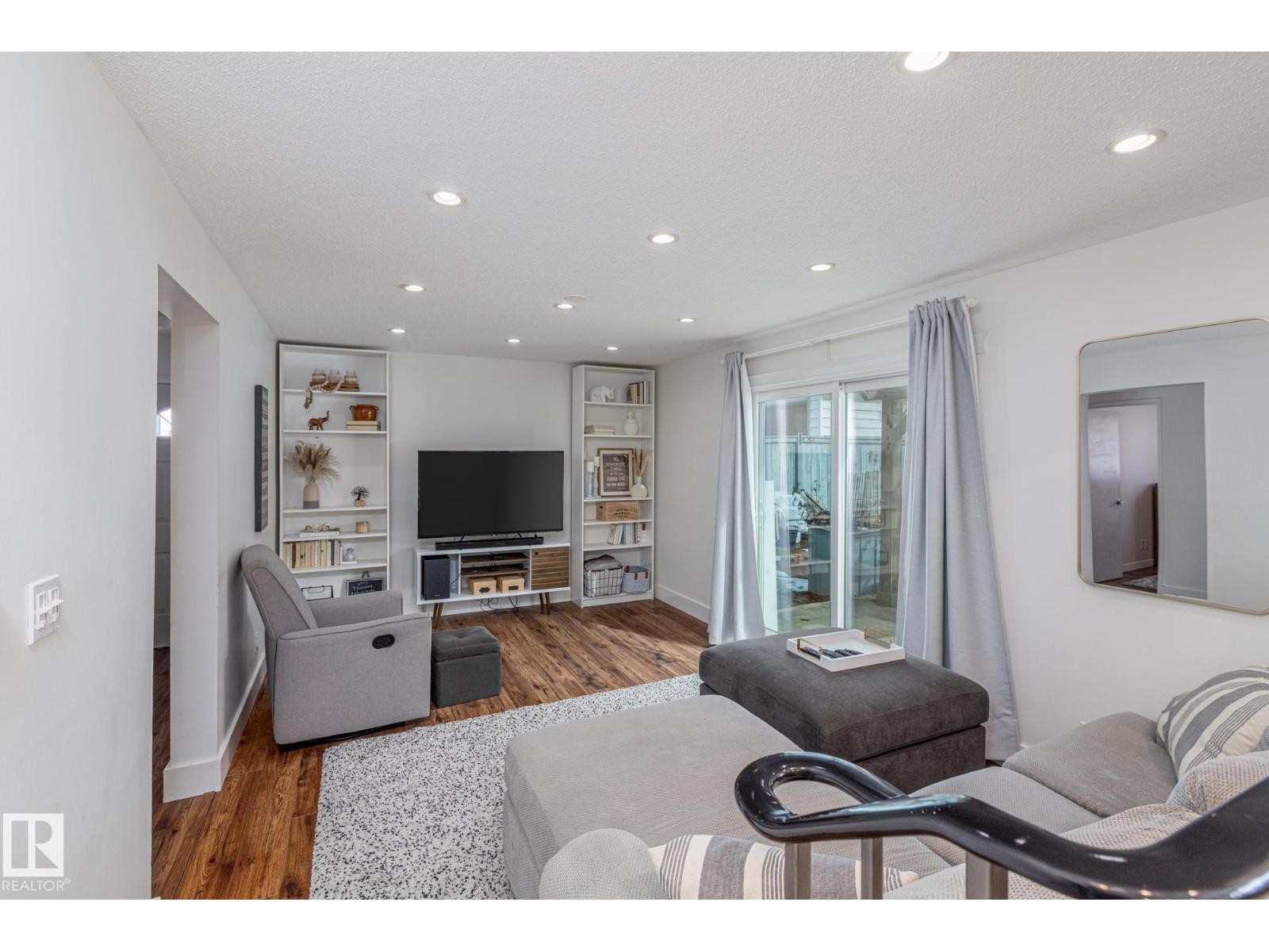 












25 BROADVIEW CR

,
St. Albert,




Alberta
T8N0B1

