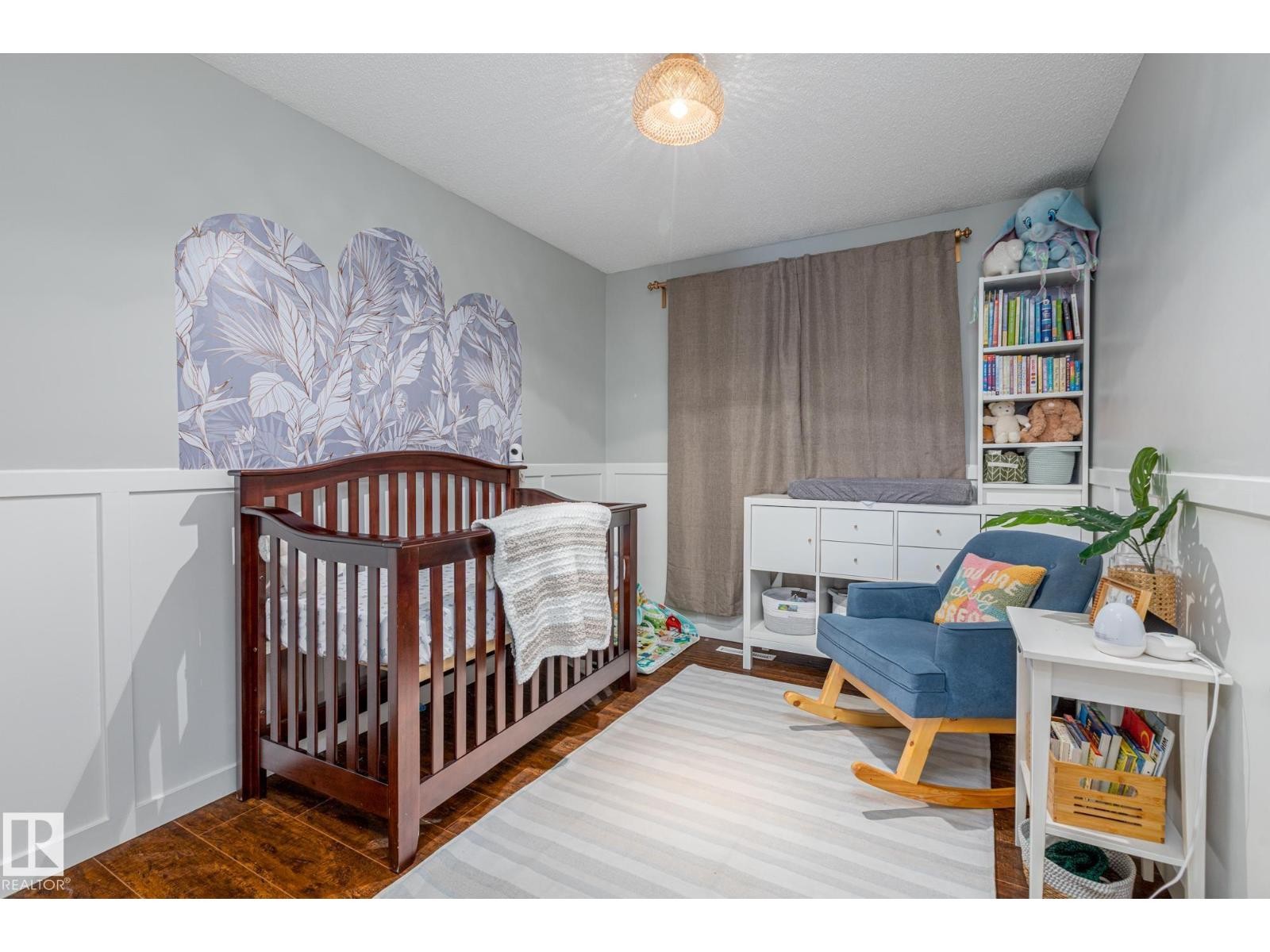 












25 BROADVIEW CR

,
St. Albert,




Alberta
T8N0B1

